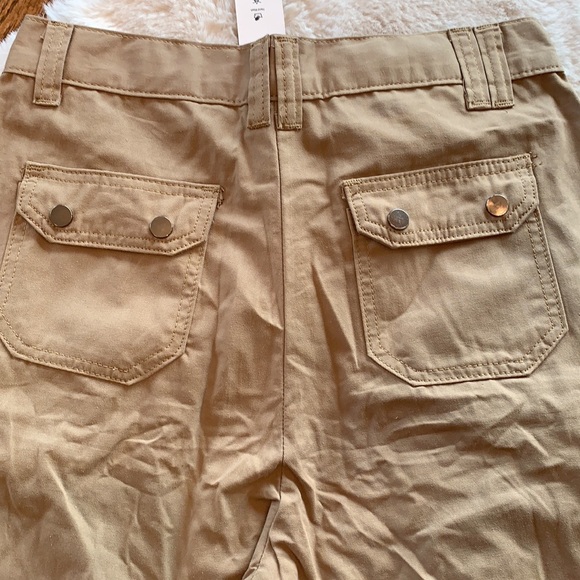 NWT. Cargo shorts - Picture 8 of 9